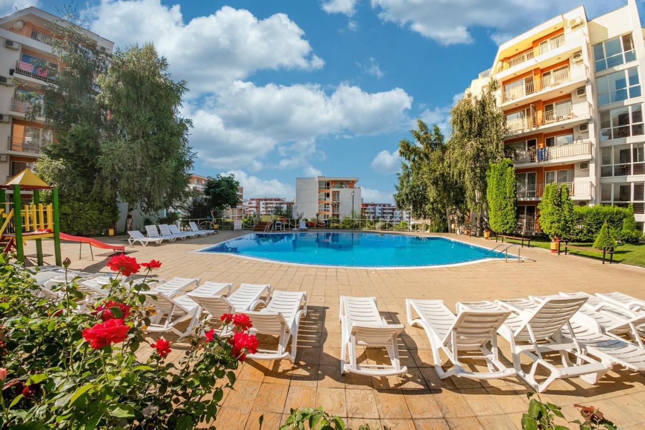 Fort Noks - Menada Apartments Sveti Vlas Exterior photo