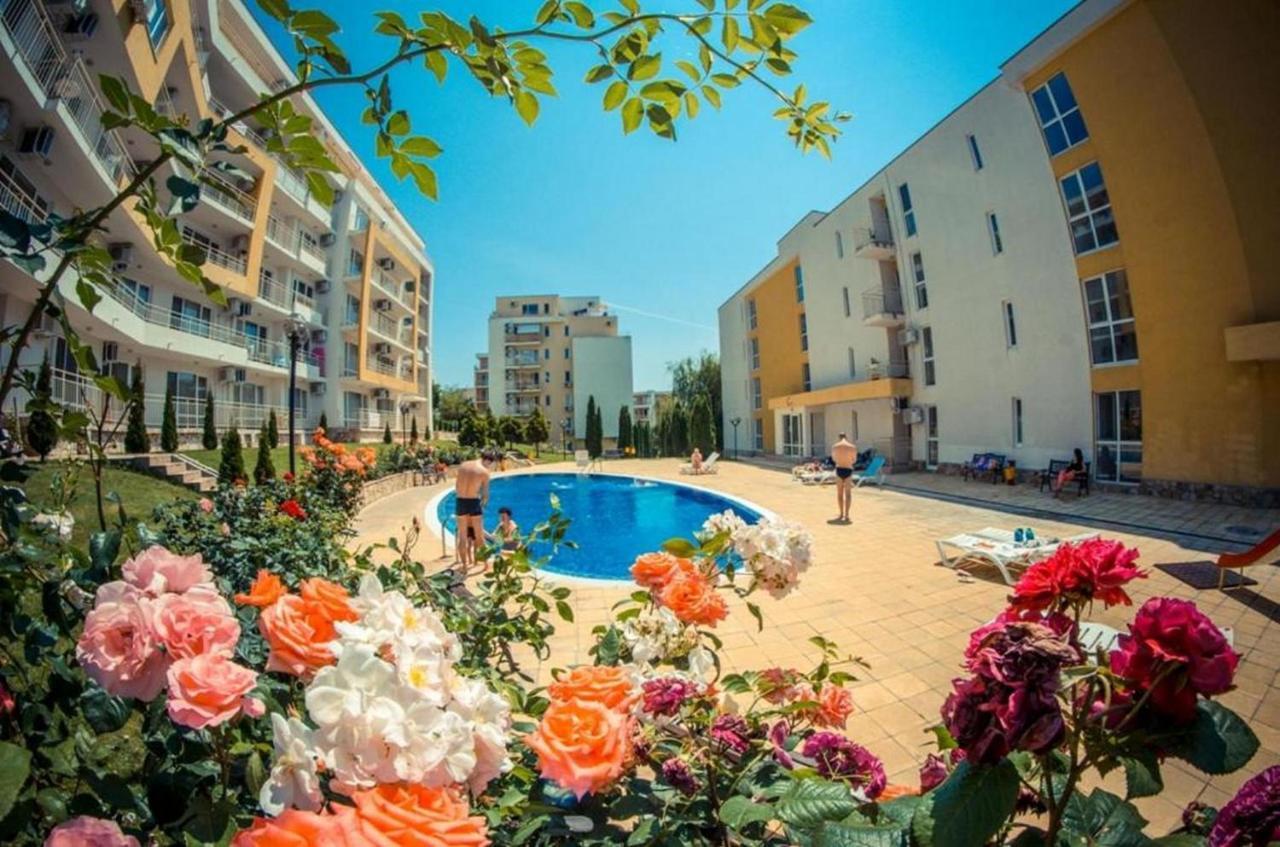 Fort Noks - Menada Apartments Sveti Vlas Exterior photo
